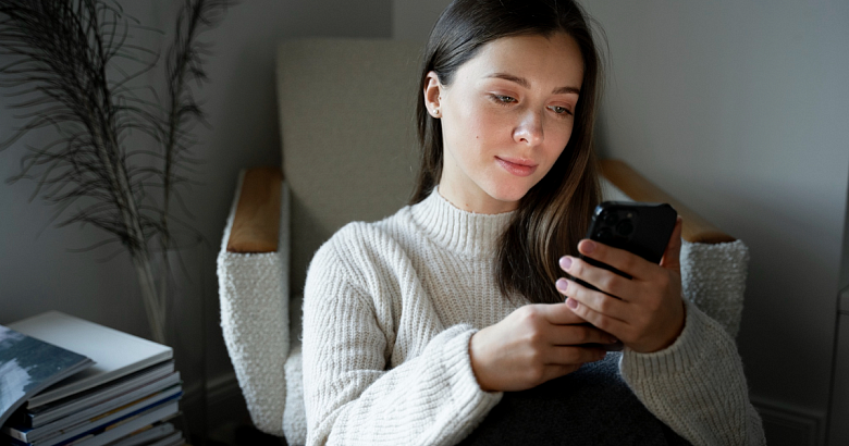 Реестр IMEI, курьез с VPN, тканевые гибкие динамики и исследование чат-ботов